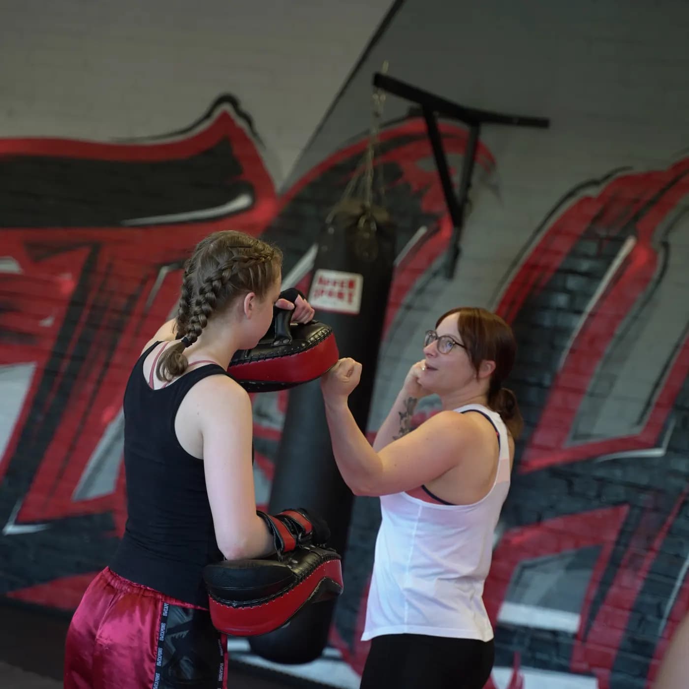 Pratzentraining beim Lady Kickboxen im Iron Gym Viersen