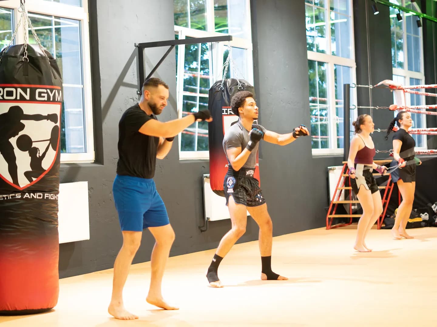 Kampfsport mit eigenem Boxring im Iron Gym Viersen